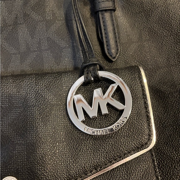 Michael Kors Jet Set Medium Tote Bag - Picture 2 of 7